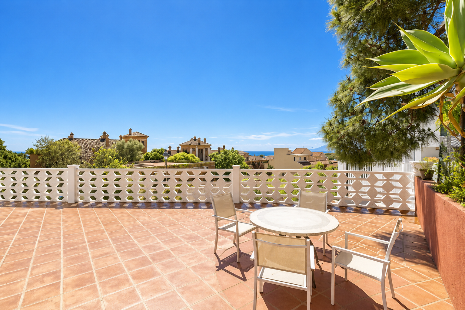 3 Bedroom Villa in Marbella - Photo 4