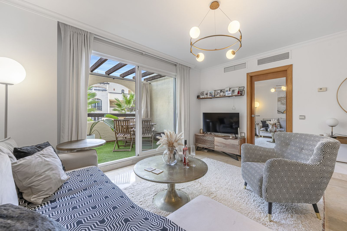 1 Bedroom Apartment in Estepona - Photo 19