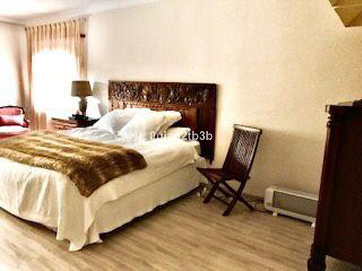 3 Bedroom Apartment in Estepona - Photo 9