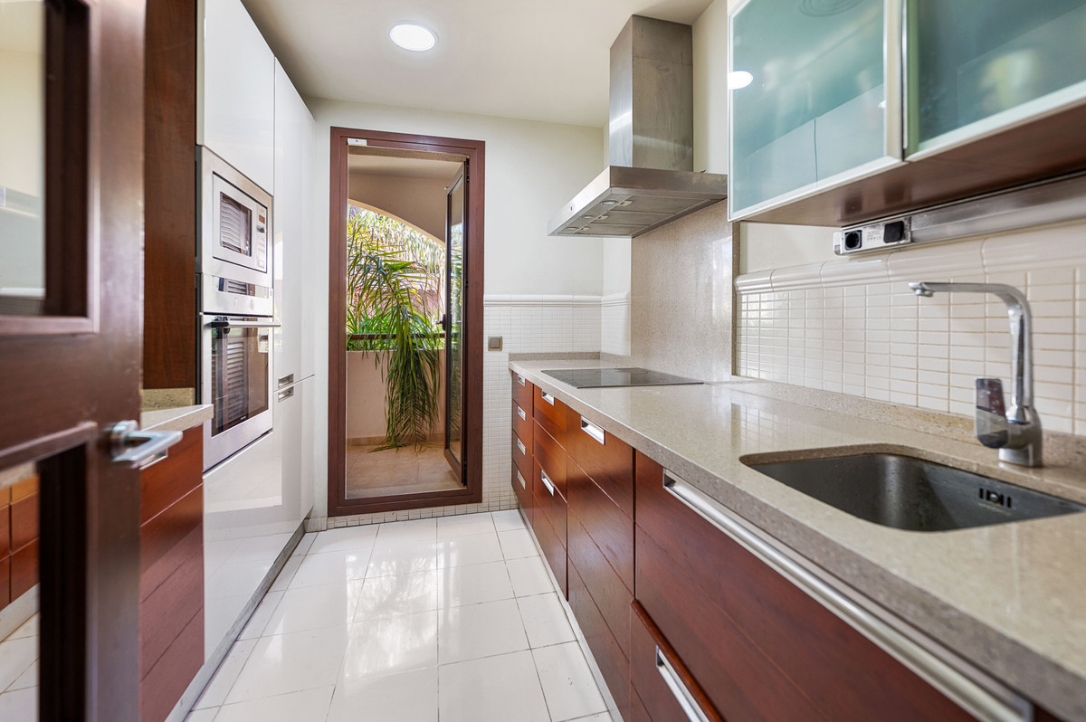 2 Bedroom Apartment in Marbella - Photo 15