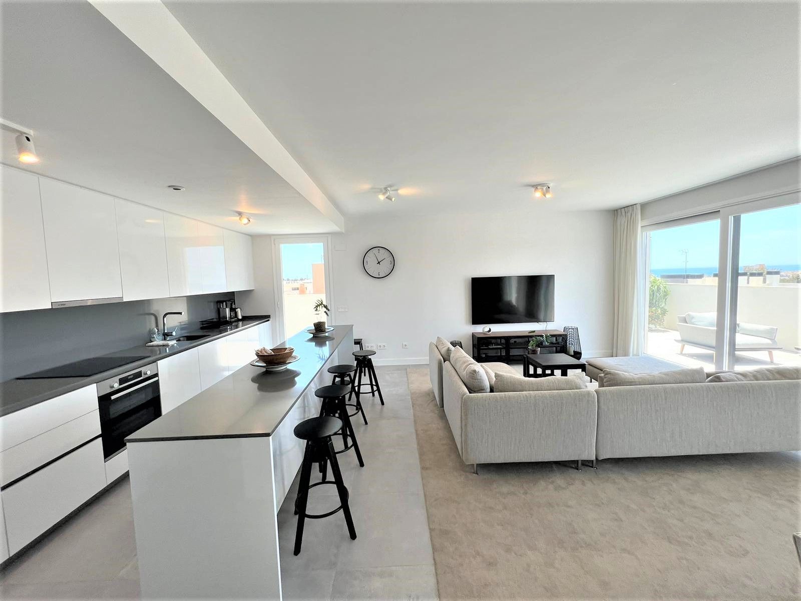 4 Bedroom Penthouse in Mijas - Photo 4