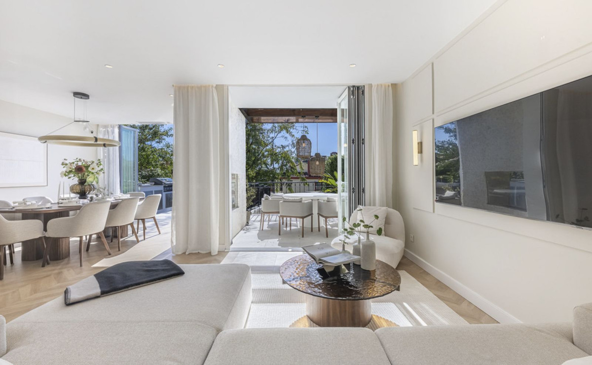 5 Bedroom Townhouse in Marbella - Photo 4