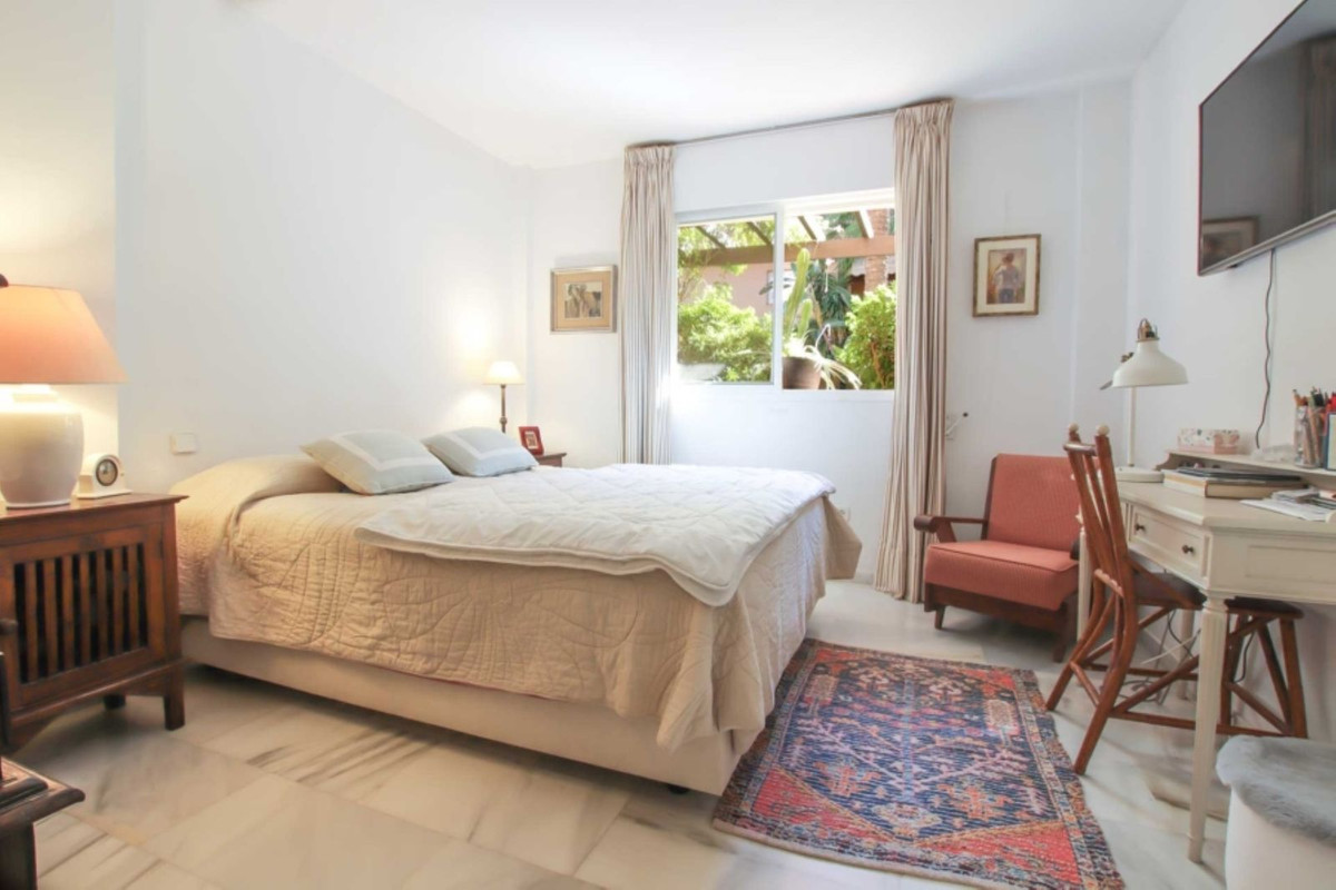 2 Bedroom Apartment in Marbella - Photo 18