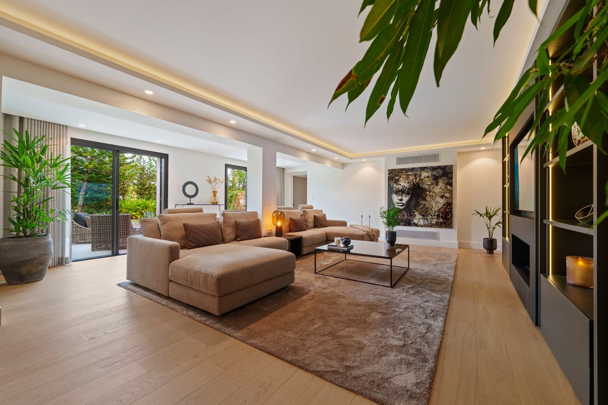 5 Bedroom Villa in Marbella - Photo 45