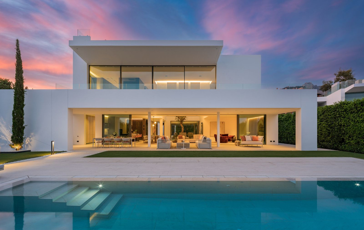 5 Bedroom Villa in Marbella - Photo 6