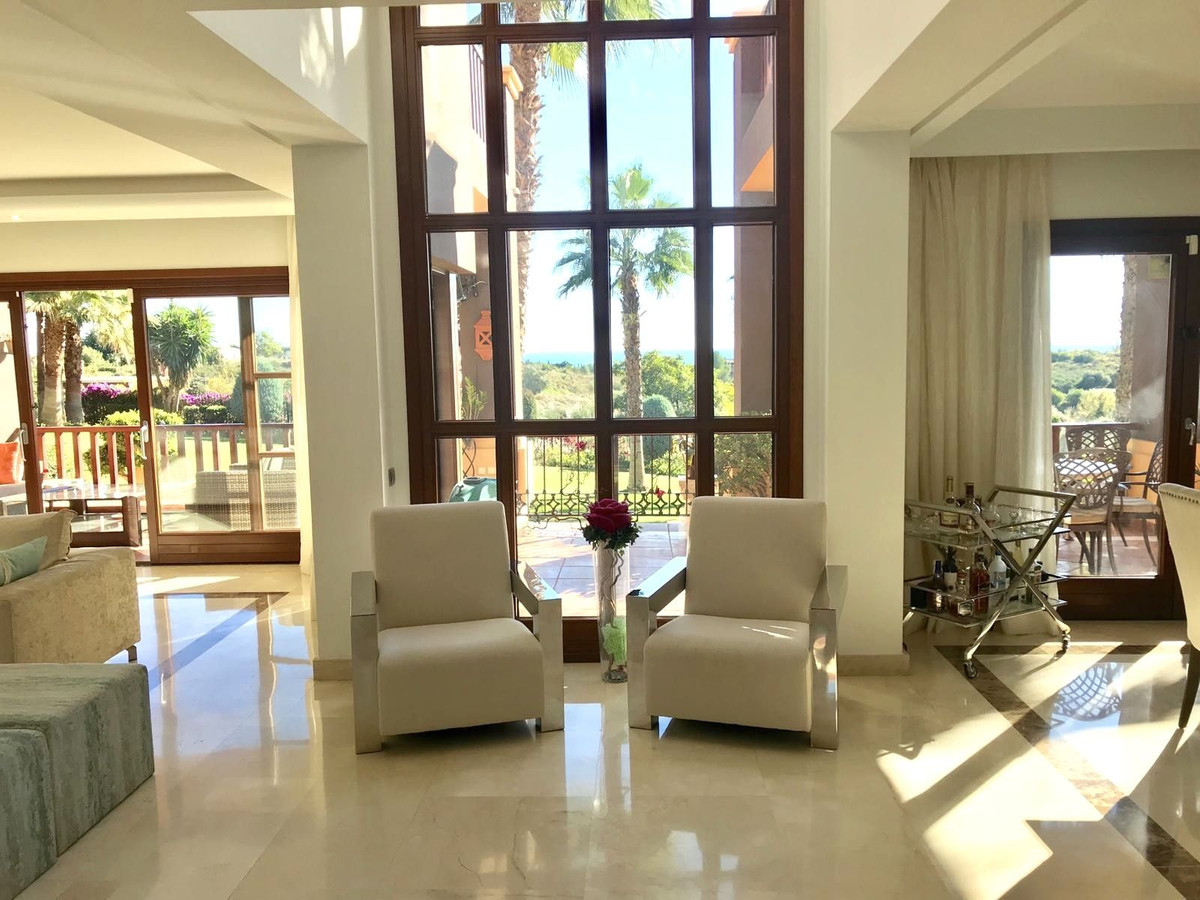 6 Bedroom Villa in Marbella - Photo 4