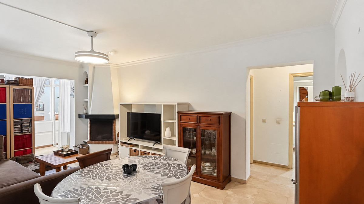 2 Bedroom Apartment in Mijas - Photo 4