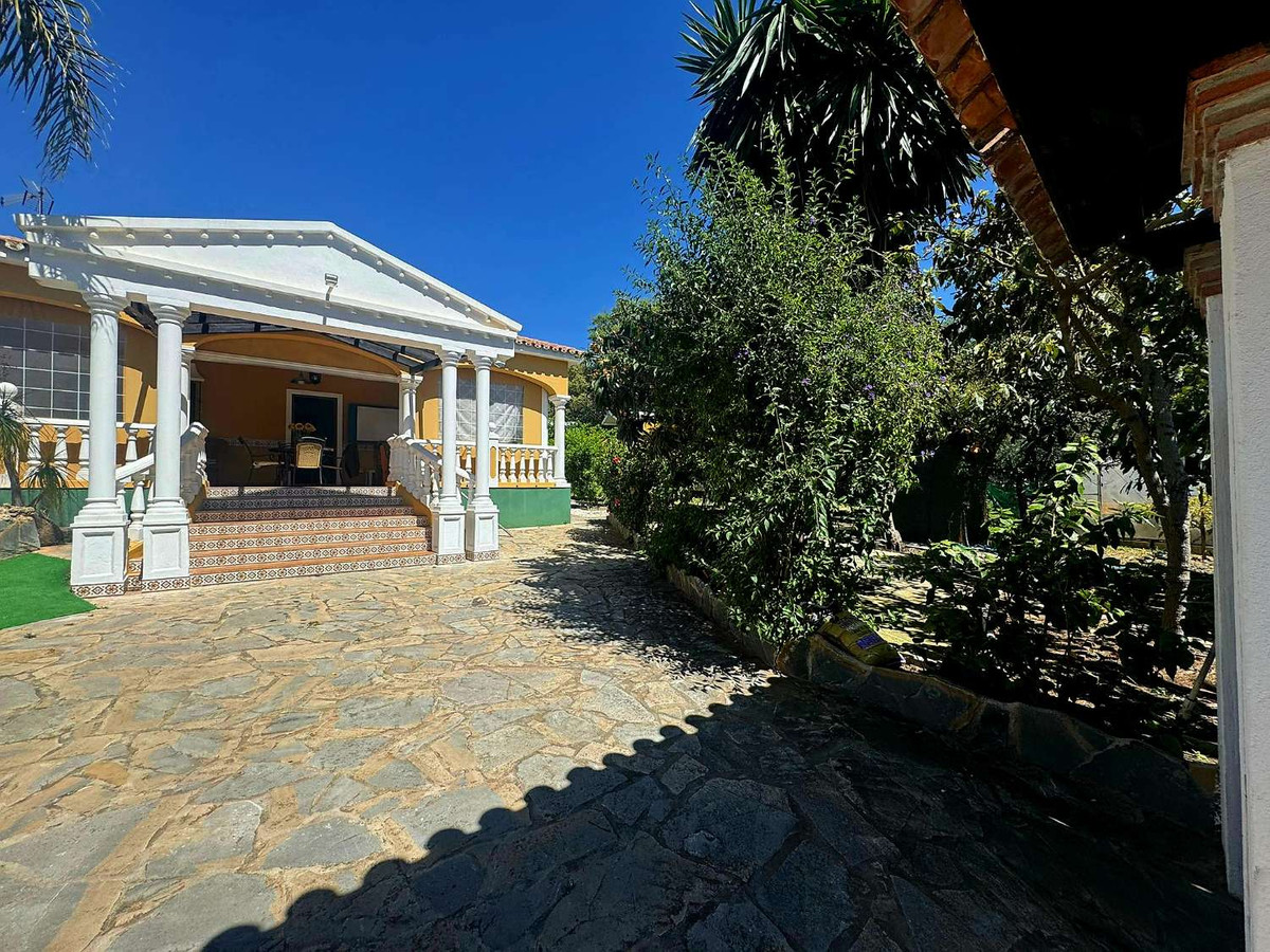 4 Bedroom Villa in Marbella - Photo 36