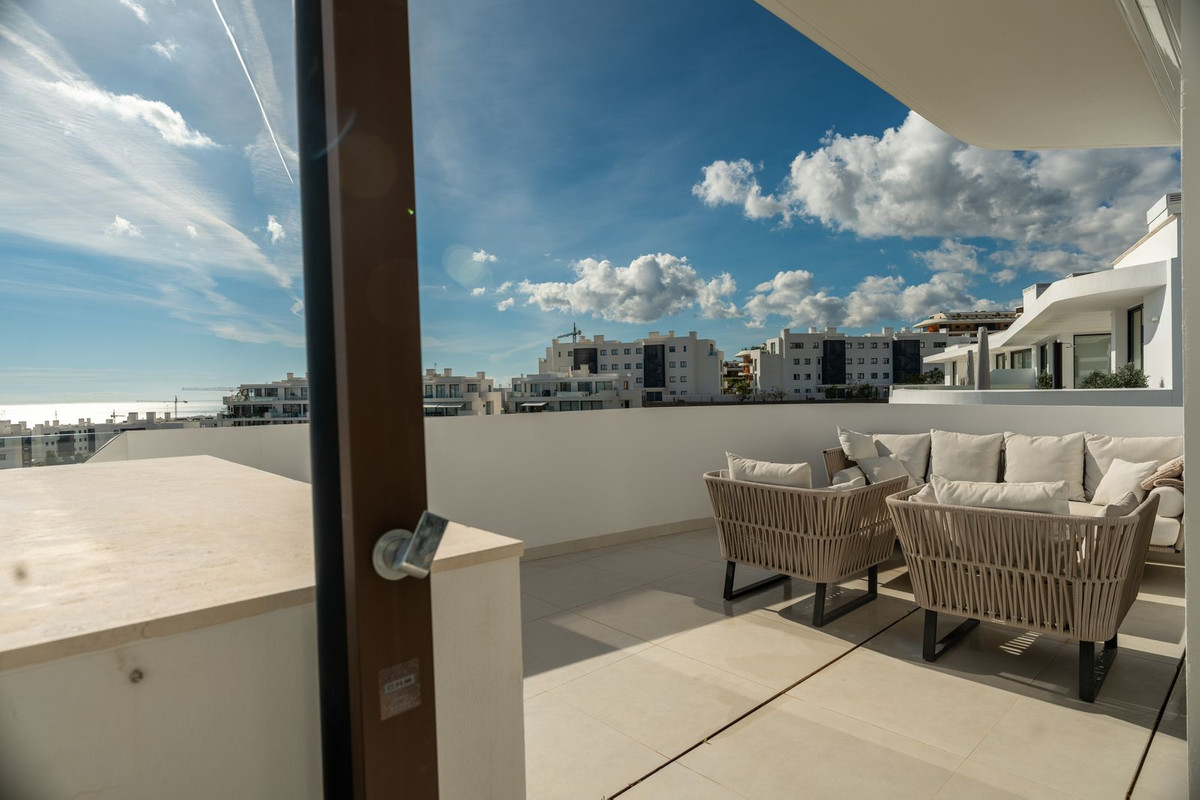 3 Bedroom Penthouse in Fuengirola - Photo 5