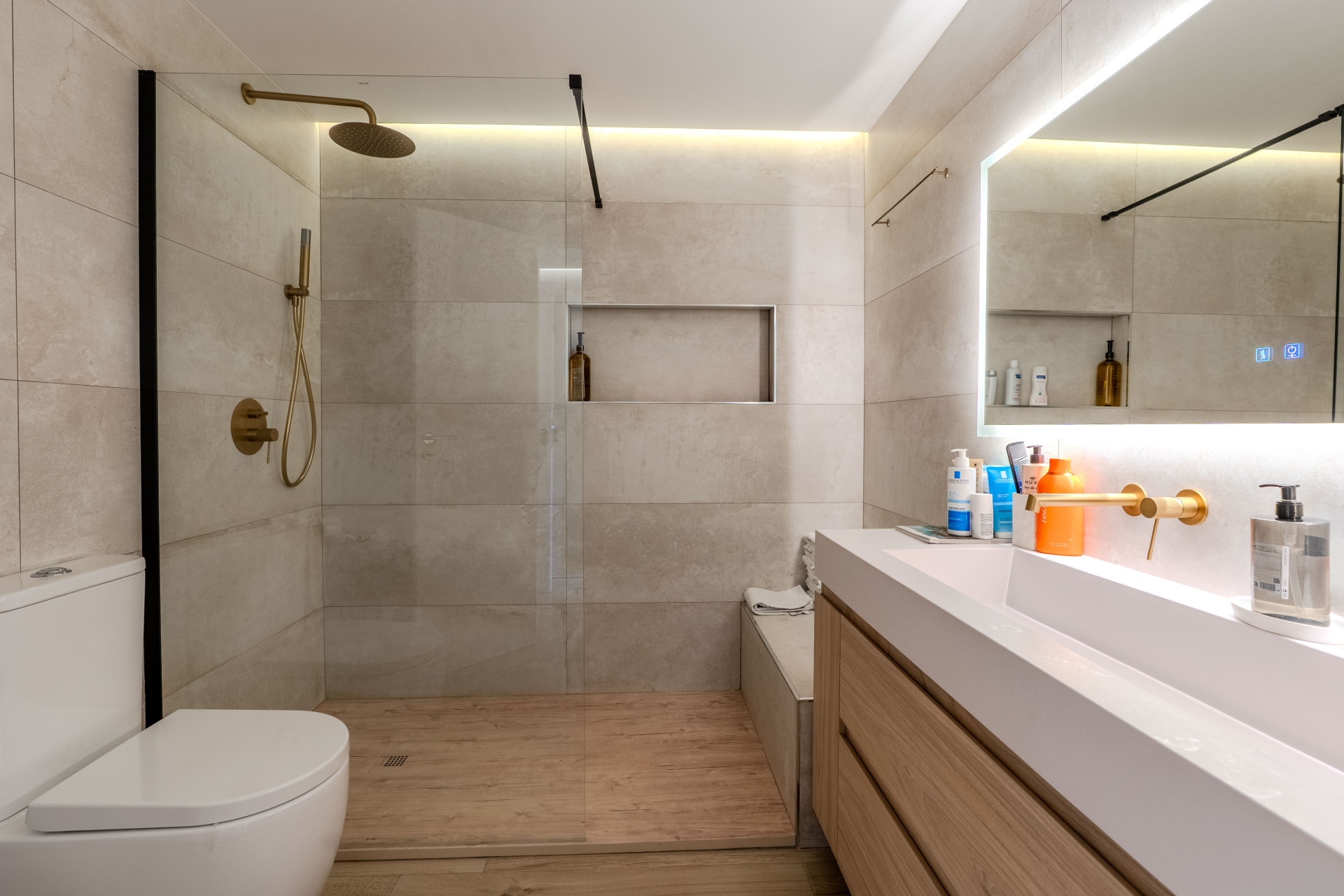 2 Bedroom Apartment in Marbella - Photo 6