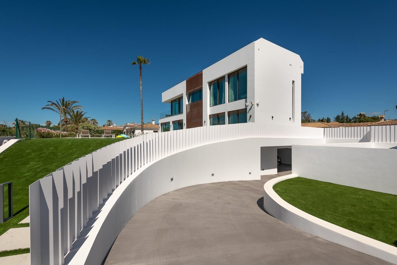 5 Bedroom Villa in Estepona - Photo 9
