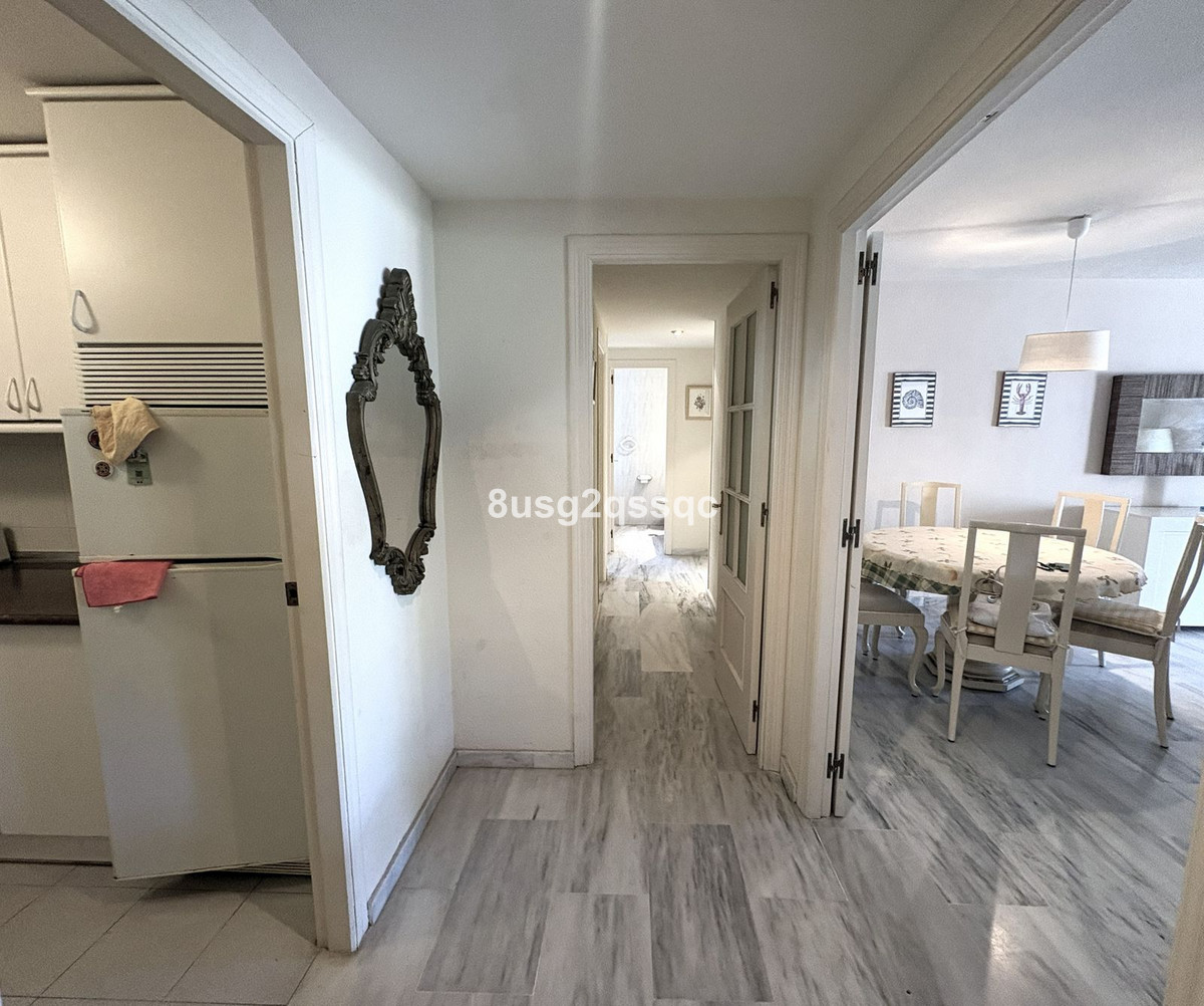 3 Bedroom Apartment in Estepona - Photo 6