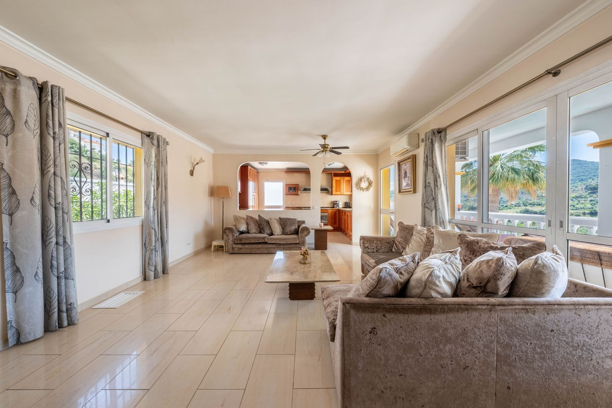 4 Bedroom Villa in Monda - Photo 59