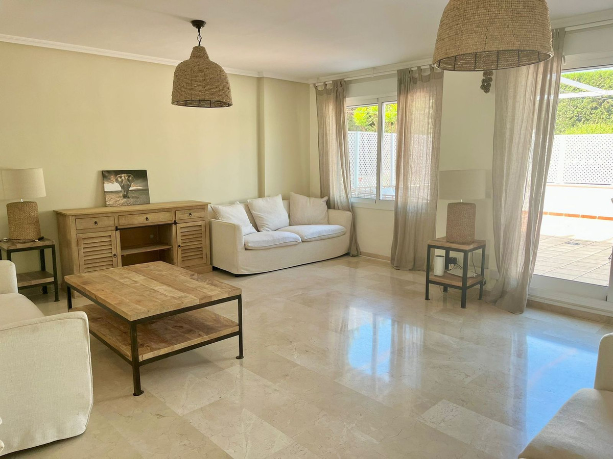 5 Bedroom Townhouse in Estepona - Photo 9