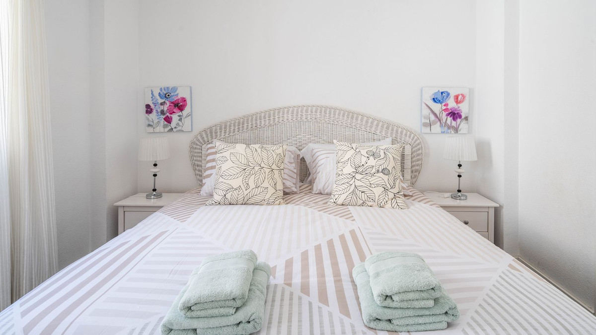 5 Bedroom Villa in Estepona - Photo 14