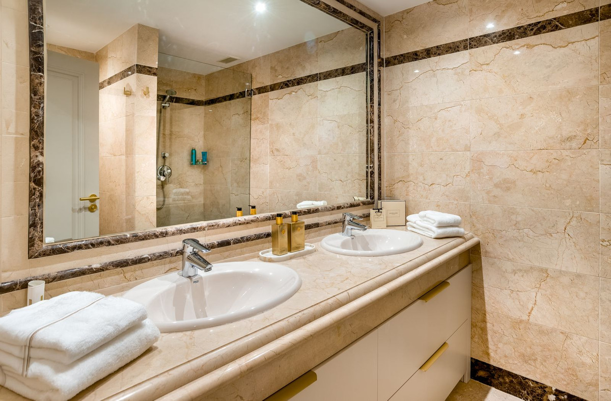 3 Bedroom Apartment in Marbella - Photo 18