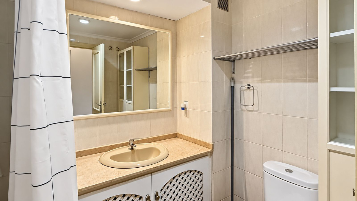 2 Bedroom Apartment in Mijas - Photo 14