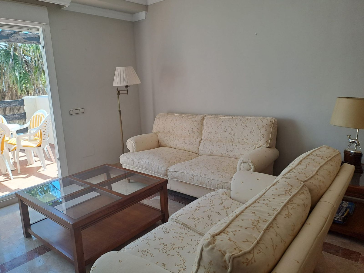 2 Bedroom Apartment in Estepona - Photo 9