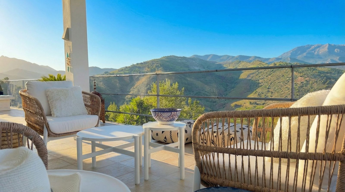 Chalet de 4 dormitorios con piscina en Málaga – Foto 14