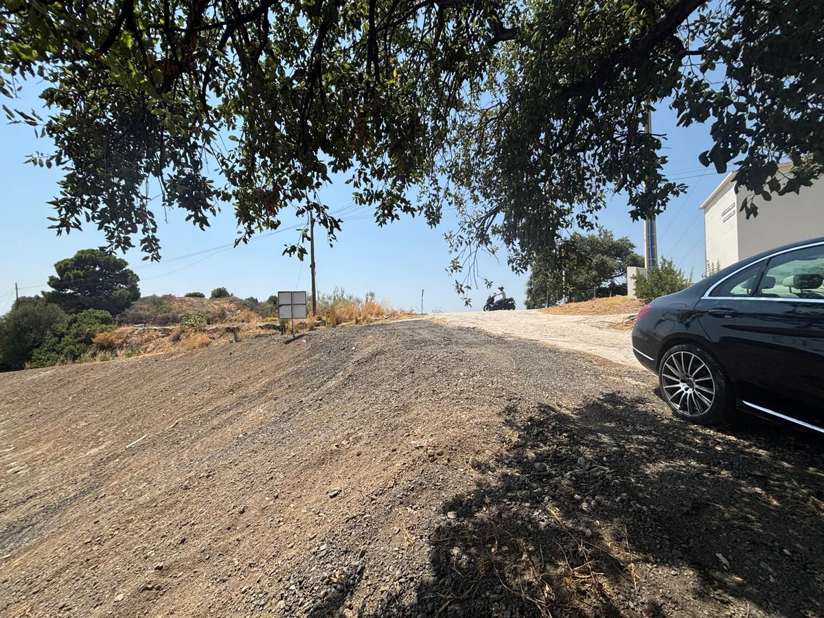 8,900 m² Plot in Estepona - Photo 4