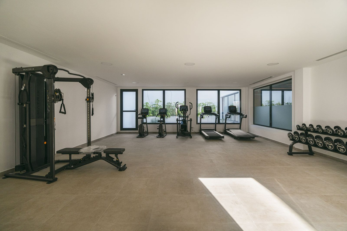 3 Bedroom Apartment in Estepona - Photo 9