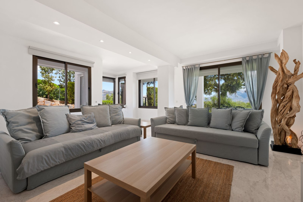 2 Bedroom Apartment in Marbella - Photo 3