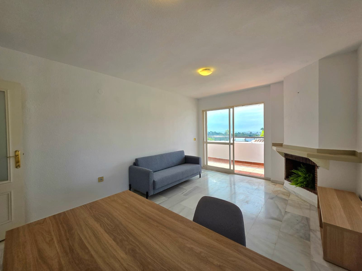 Piso de 2 dormitorios con piscina en Málaga – Foto 4