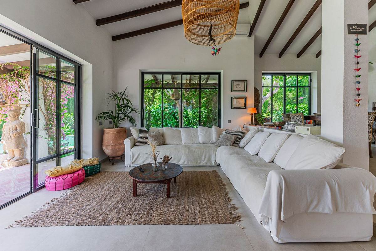 4 Bedroom Villa in Estepona - Photo 4