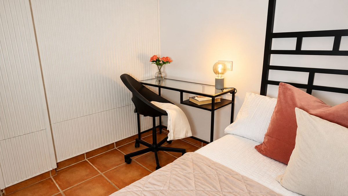 1 Bedroom Apartment in Benahavís - Photo 11