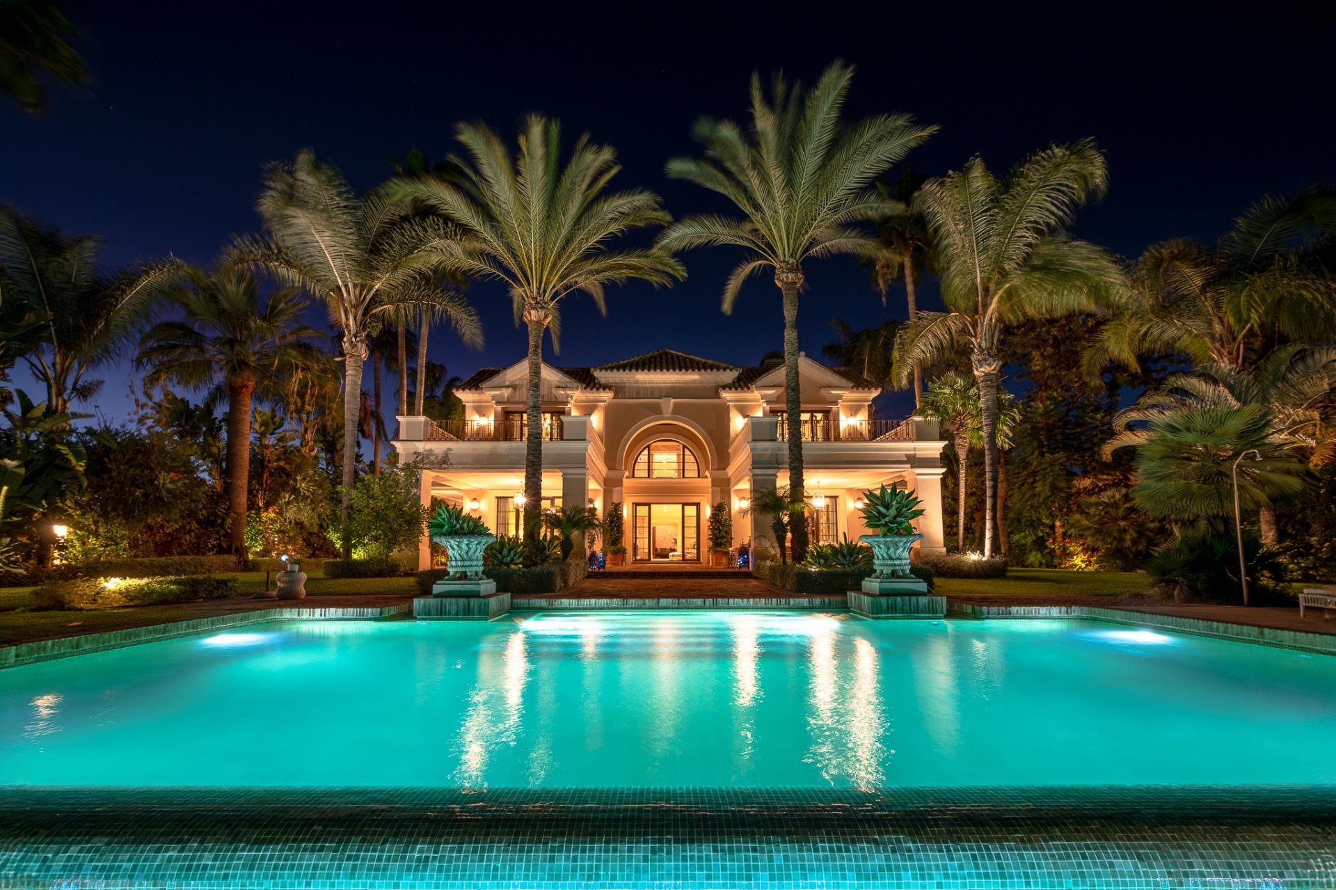 8 Bedroom Villa in San Pedro de Alcántara - Photo 2