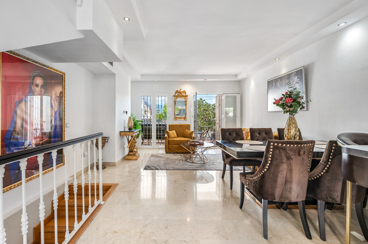 3 Bedroom Townhouse in Marbella - Photo 3