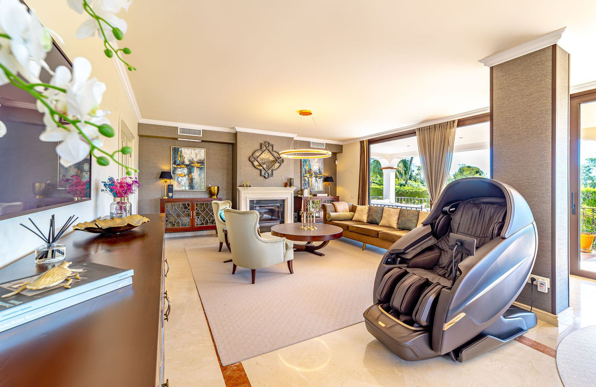4 Bedroom Villa in Estepona - Photo 9