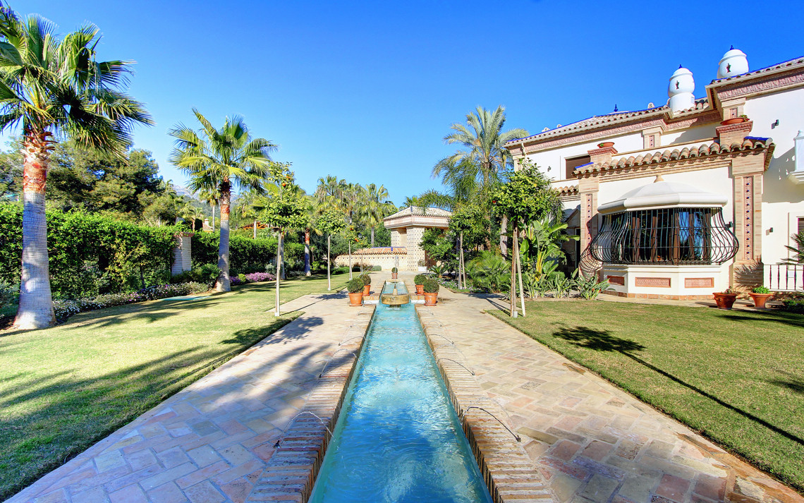 6 Bedroom Villa in Marbella - Photo 9