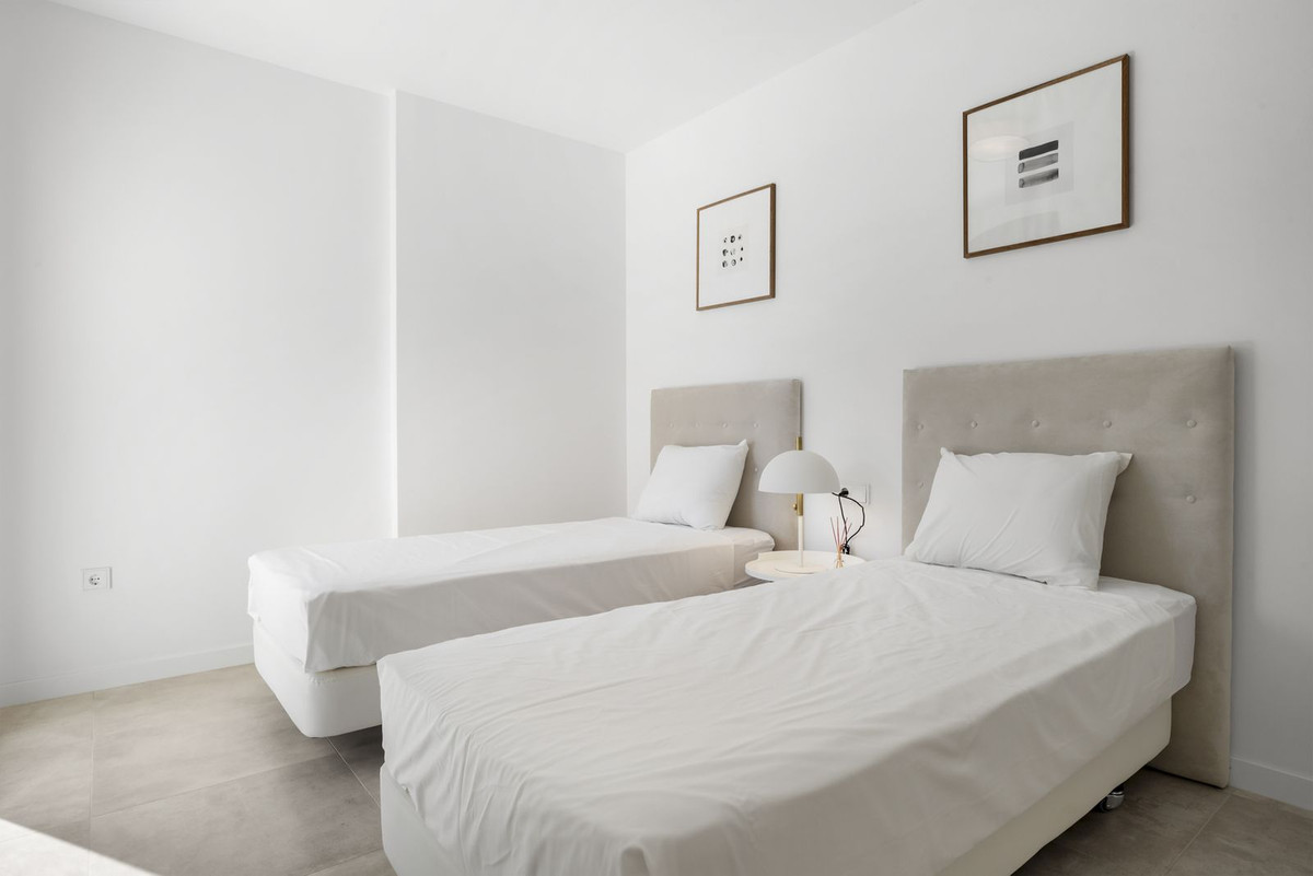 3 Bedroom Apartment in Estepona - Photo 18