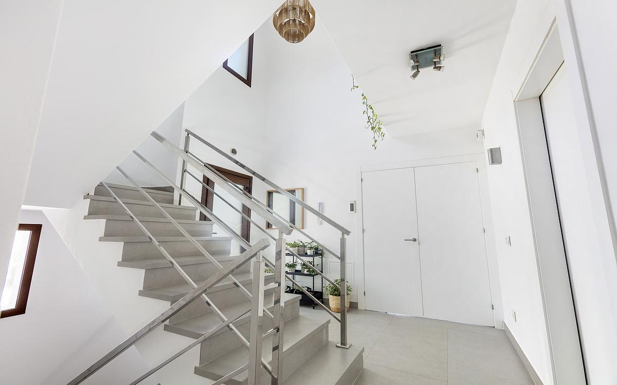 6 Bedroom Villa in Estepona - Photo 13