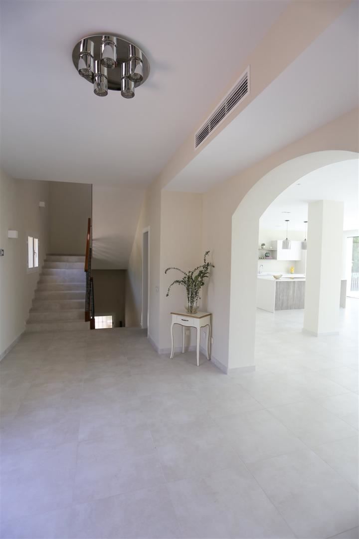 4 Bedroom Villa in Marbella - Photo 4