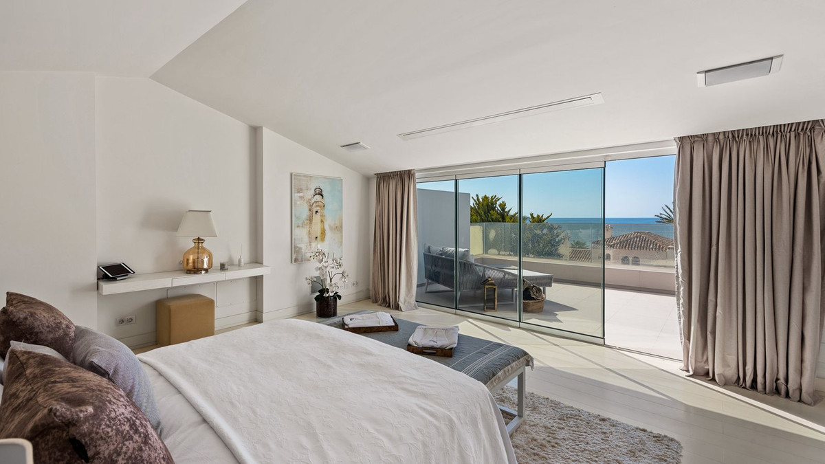 4 Bedroom Villa in Marbella - Photo 20