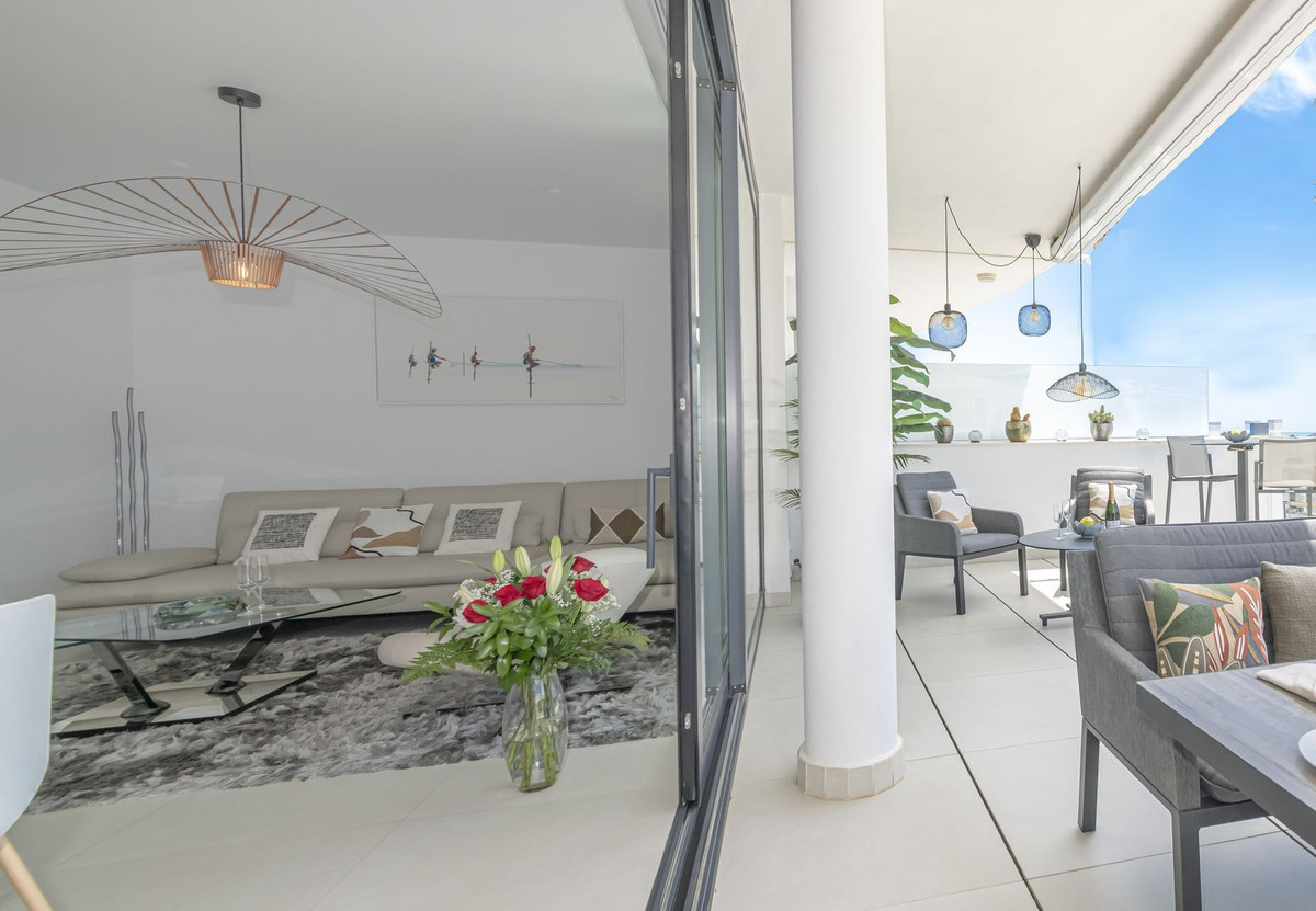 2 Bedroom Apartment in Benalmádena - Photo 29