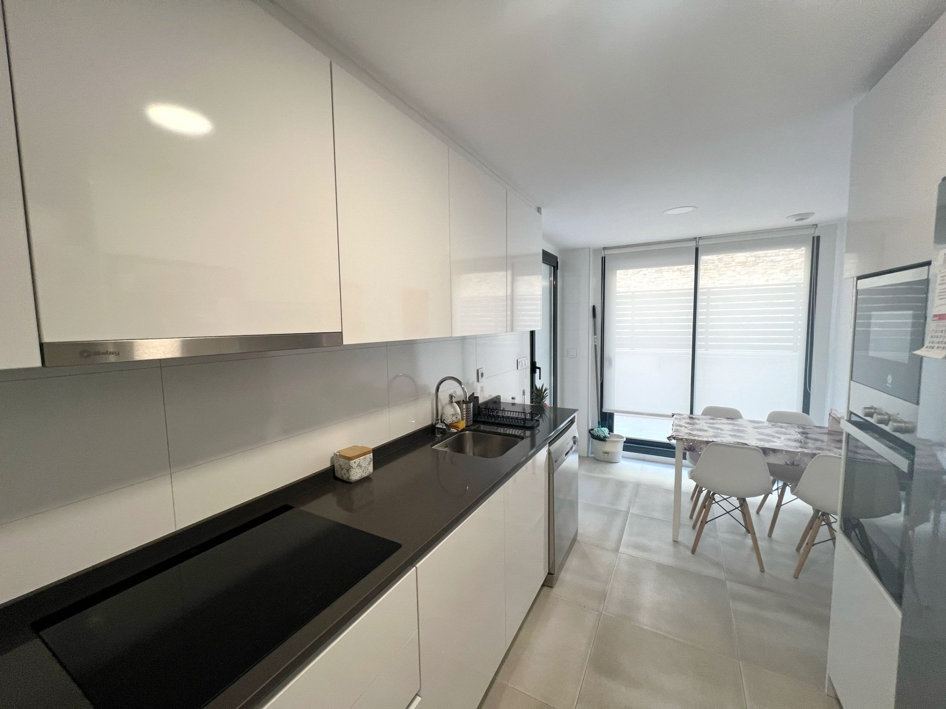 3 Bedroom Apartment in Marbella - Photo 5