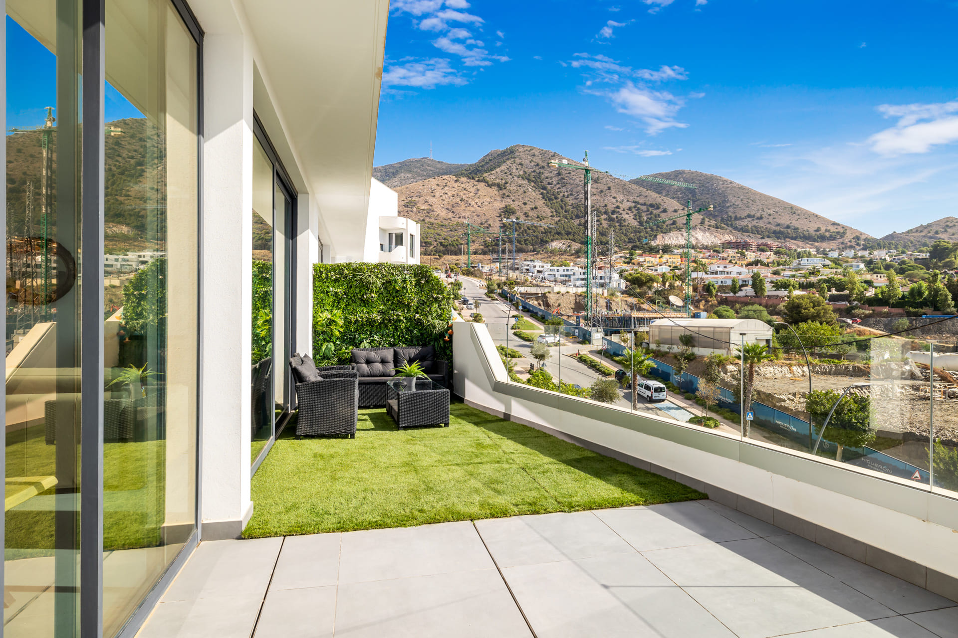 2 Bedroom Penthouse in Benalmádena - Photo 11