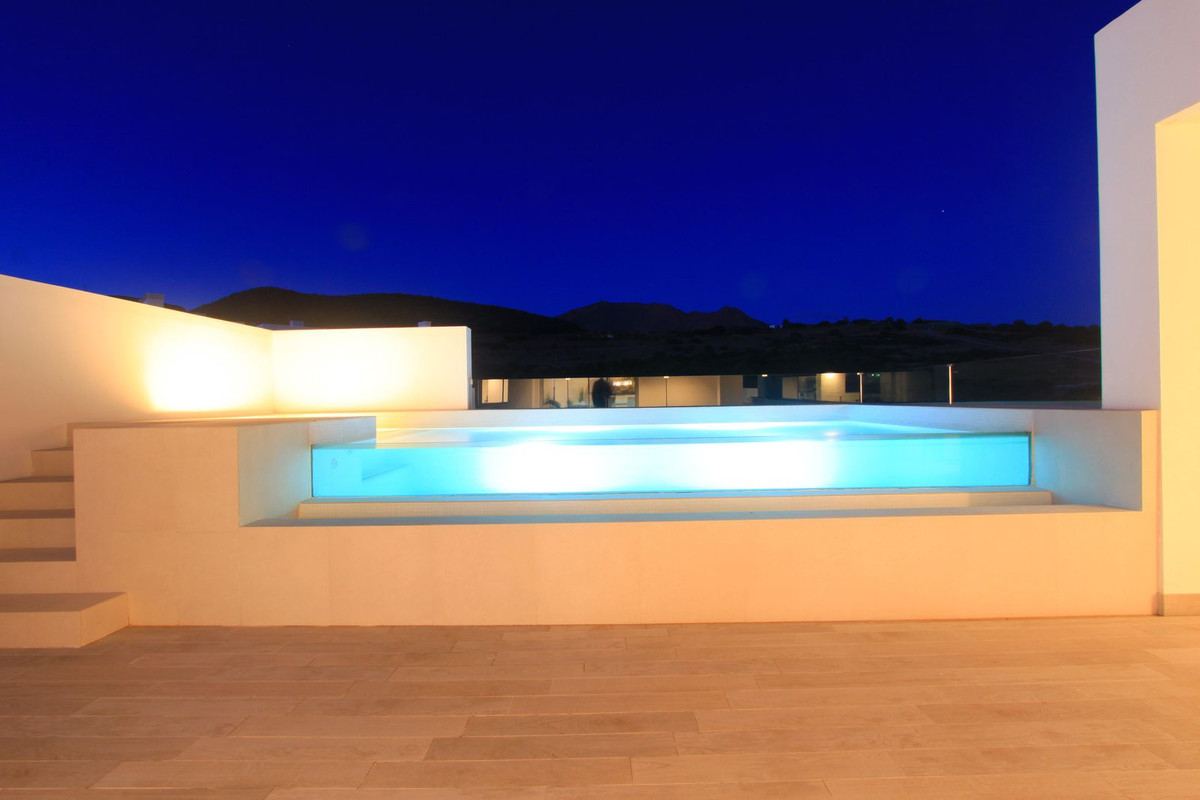 3 Bedroom Penthouse in Casares - Photo 25