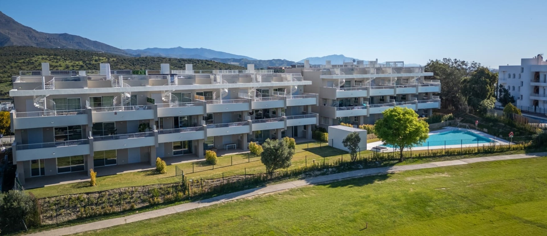 2 Bedroom Apartment in Estepona - Foto 2