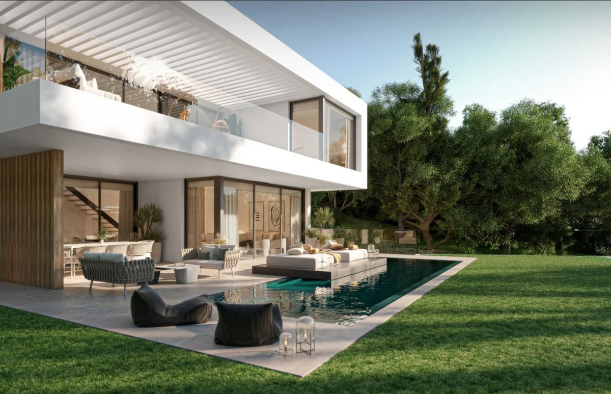 5 Bedroom Villa in Estepona - Photo 3