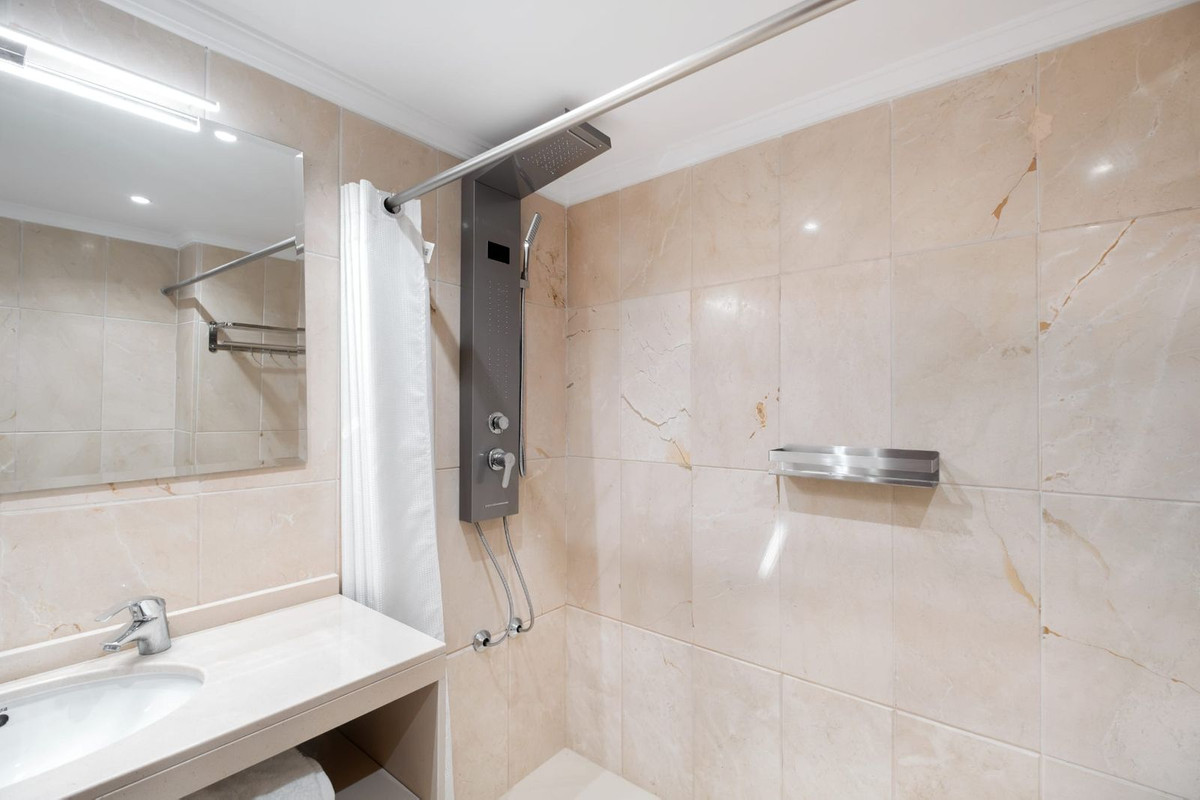 2 Bedroom Apartment in Marbella - Photo 6