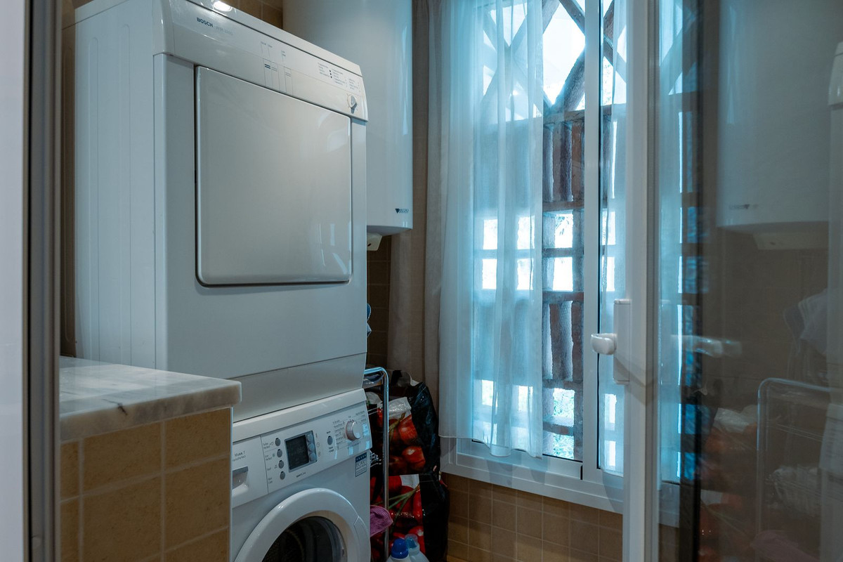 3 Bedroom Apartment in Benahavís - Photo 13