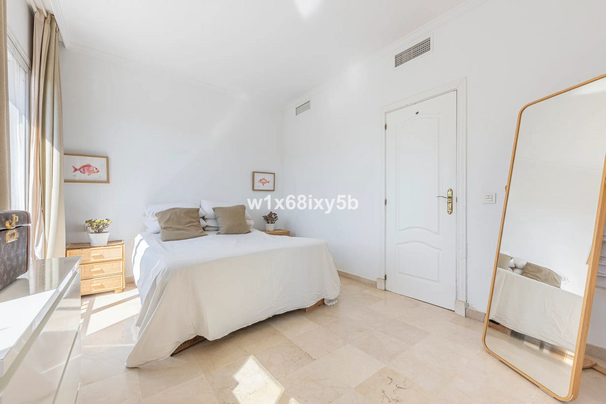 3 Bedroom Townhouse in Marbella - Photo 8