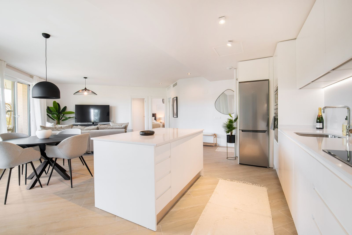 2 Bedroom Apartment in Marbella - Photo 26