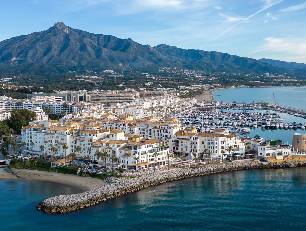 2 Bedroom Apartment in Marbella - Photo 8