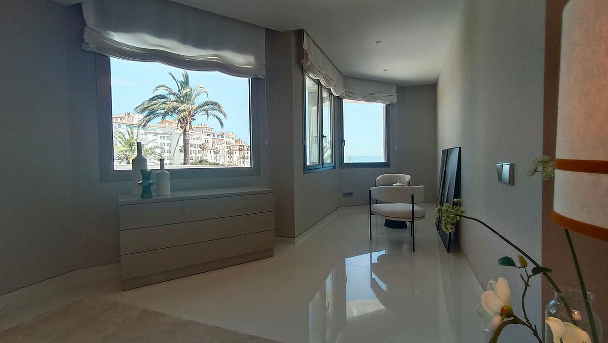 4 Bedroom Apartment in Marbella - Photo 30