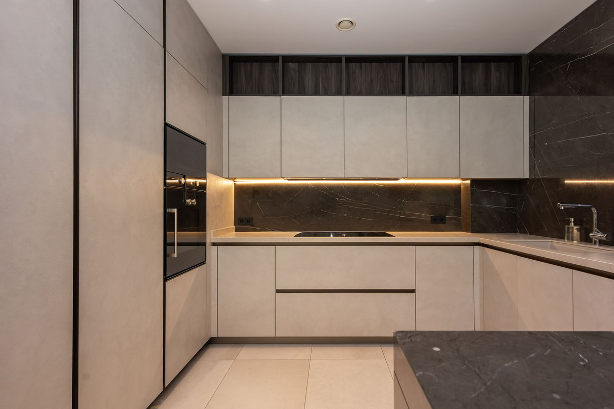4 Bedroom Apartment in Marbella - Photo 16